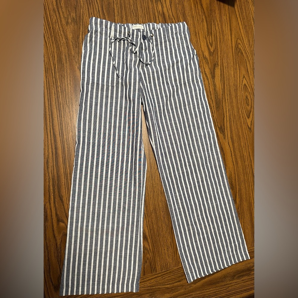 Just Living Linen Blend Drawstring Pants Sz M
White Blue Striped Wide Leg